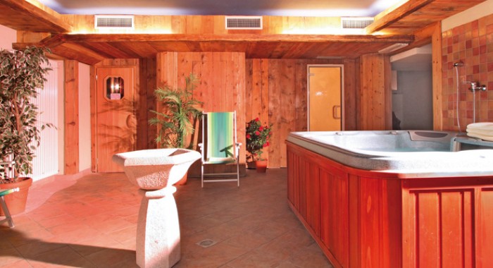 Hotel Bellevue (Canazei), Val di Fassa ski chalet, image 7